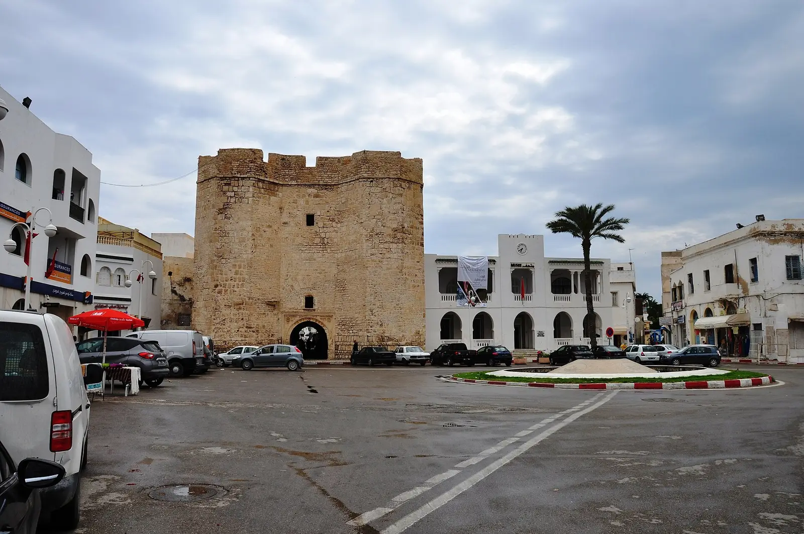 السقيفة الكحلة، باب المهدية